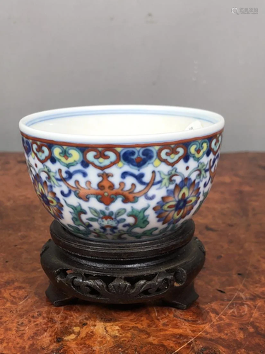 DOUCAI INTERLOCKING FLOWER PORCELAIN CUP