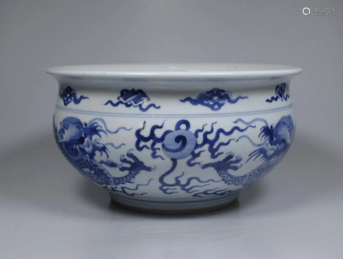 CHINESE BLUE AND WHITE DRAGON VAT