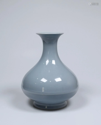 CLAIR-DE-LUNE GLAZED PORCELAIN VASE