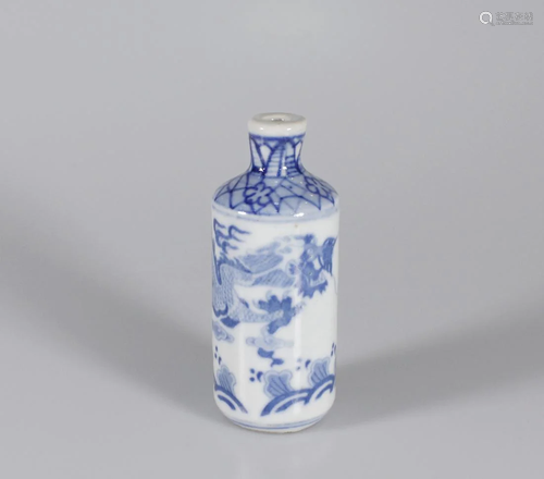 BLUE AND WHITE DRAGON PORCELAIN SNUFF BOTTLE