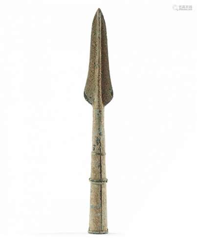 A LURISTAN BRONZE ARROW HEAD, 1ST MILLENIUM BC