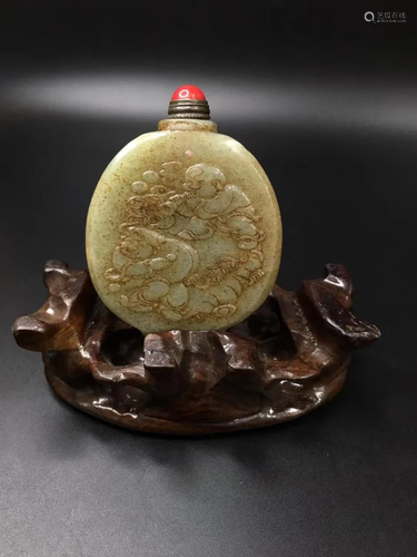 JADE CARVING 'KIDS' SNUFF BOTTLE