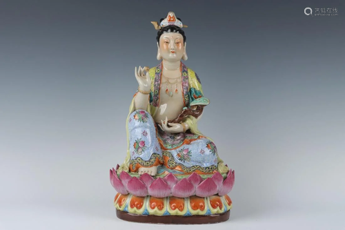 FAMILLE ROSE 'SITTED GUANYIN' PORCELAIN FIGURINE