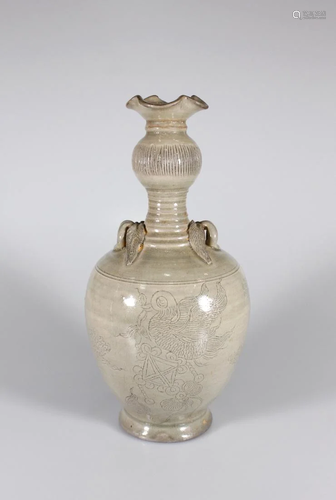 YUE KILN PETALOID RIM ENGRAVED VASE