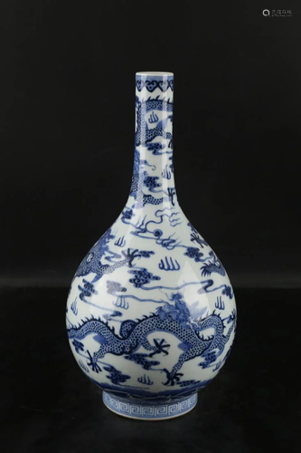 BLUE AND WHITE DRAGON BILE BOTTLE VASE