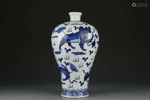 BLUE AND WHITE 'MYSTICAL BEAST' MEIPING VASE