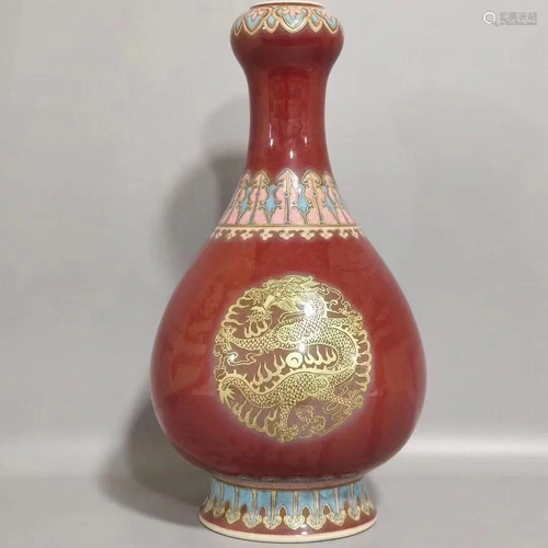 RED GROUND GOLD-PAINTED DRAGON GARLIC-HEAD VASE