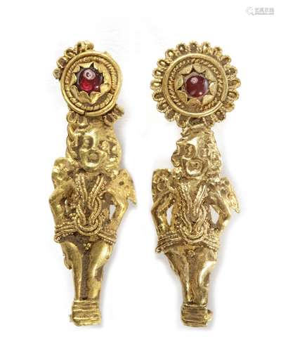 A PAIR OF GOLD EASTERN ROMAN EARRINGS, 1ST-2ND CENTURY AD