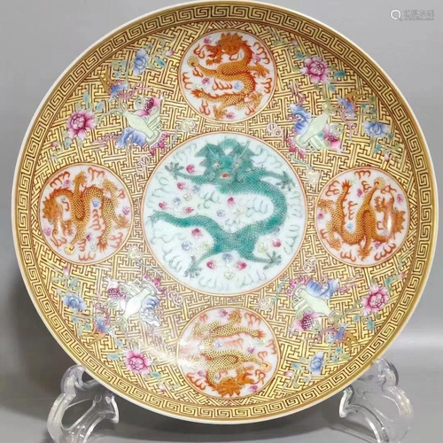 PAIR OF JAUNE GROUND FAMILLE ROSE DRAGON PLATES