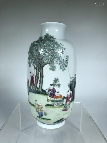 FAMILLE ROSE 'KIDS PLAYING' LANTERN-SHAPED VASE