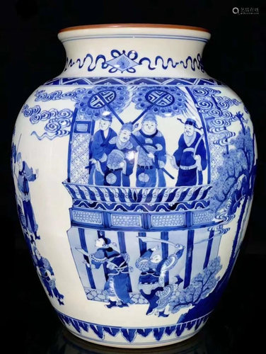 CHINESE BLUE AND WHITE FIGURES VASE