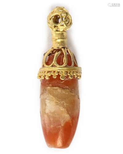 A SINGLE GOLD AGATE BEAD EARRING, 1ST CENTURY BC-1 CENTURY A...