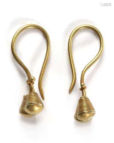 A PAIR OF HELLENISTIC GOLD EARRINGS, 200 BC