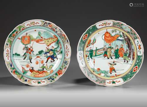 A PAIR OF CHINESE FAMILLE VERTE DISHES, 19TH CENTURY