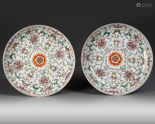 A PAIR OF CHINESE FAMILLE ROSE ‘BAJIXIANG' DISHES, 19TH-20TH...