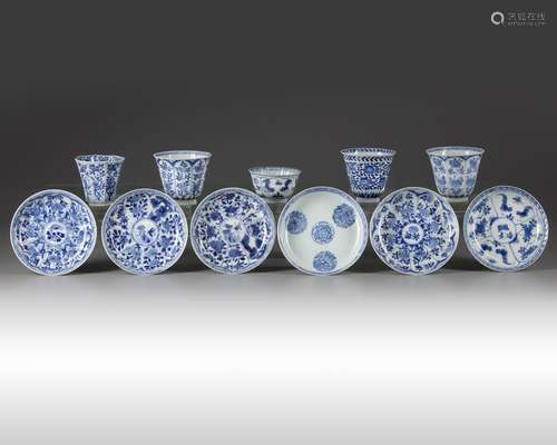 A GROUP OF ELEVEN CHINESE BLUE AND WHITE CUPS AND SAUCERS, K...