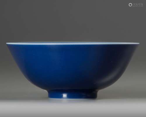 A FINE CHINESE BLUE-GLAZED BOWL, QING DYNASTY (1644-1911)