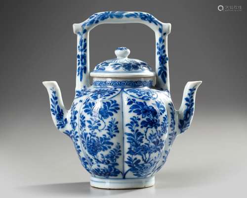 AN UNUSUAL CHINESE BLUE AND WHITE DOUBLE-SPOUTED TEAPOT, KAN...