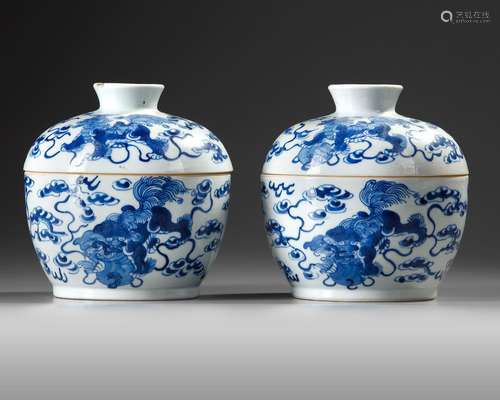 TWO CHINESE BOWLS WITH COVERS, 19TH CENTURY