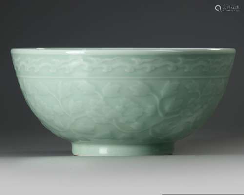 A FINE LARGE CHINESE CELADON-GLAZED BOWL WITH CARVED AND MOU...