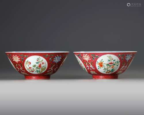 A PAIR OF CHINESE FAMILLE ROSE SGRAFITO RUBY-GROUND 'MEDALLI...