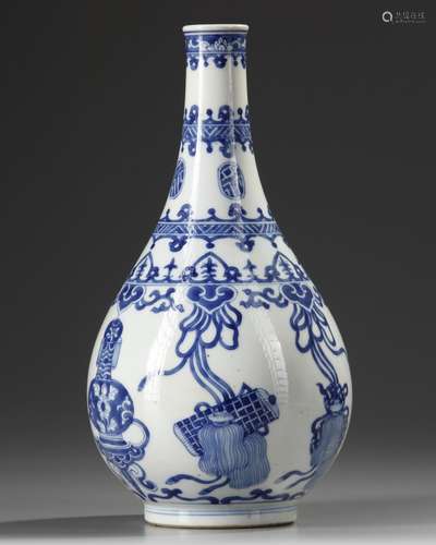 A BLUE AND WHITE BOTTLE VASE, KANGXI PERIOD (1662-1722)