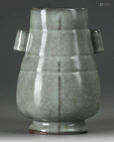 A CHINESE GU-TYPE CRACKLE GLAZED HU-VASE, QING DYNASTY (1644...