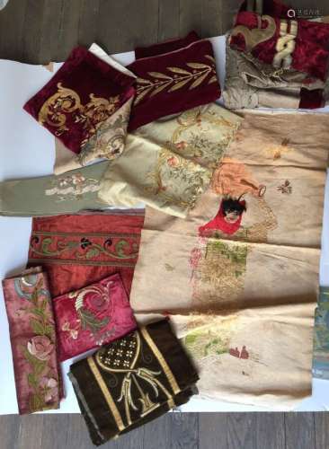 Tissus et broderies de tapissier XIXe et XXe siècle
