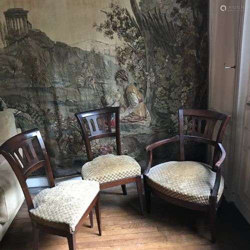 Suite de deux chaises et un fauteuil en bois teinté façon ac...