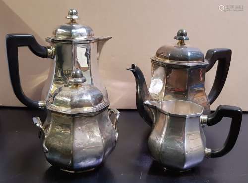 Service à thé et café en métal argenté à larges pans et manc...