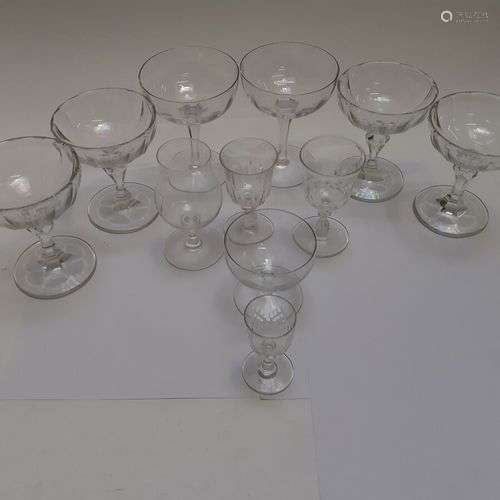 Lot de verres divers en cristal 11 pièces H. 8 à 12,8 cm