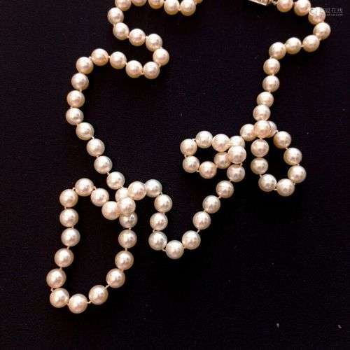 COLLIER de perles de culture, fermoir en or blanc 750 milliè...