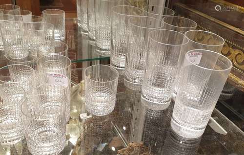 BACCARAT Partie de service de verres en cristal taillé compr...