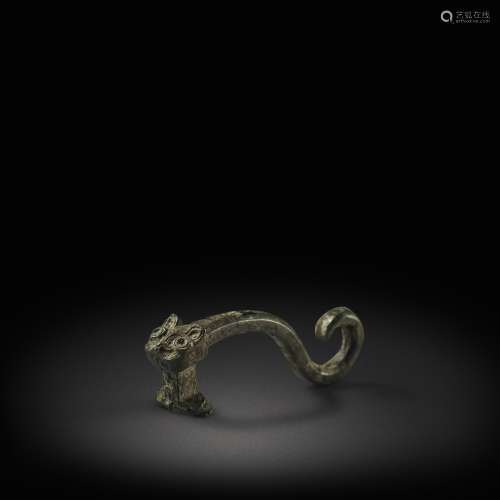 A bronze 'mythical mask' belt hook, Warring States period - ...