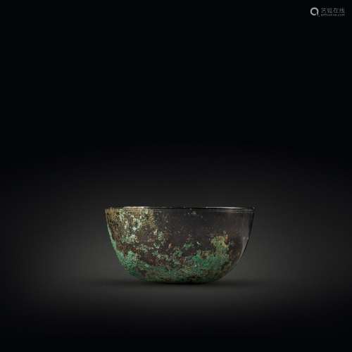 A rare inscribed bronze bowl, Tang dynasty | 唐 銅弦紋盌