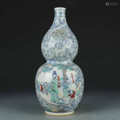 A blue and white 'figure' gourd-shaped vase