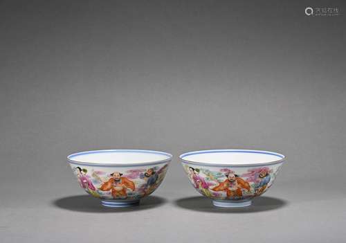 A pair of Wu cai bowl