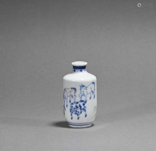 A blue and white snuff bottle