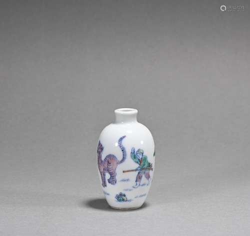 A Dou cai snuff bottle