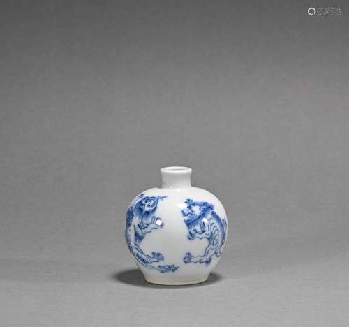 A blue and white snuff bottle