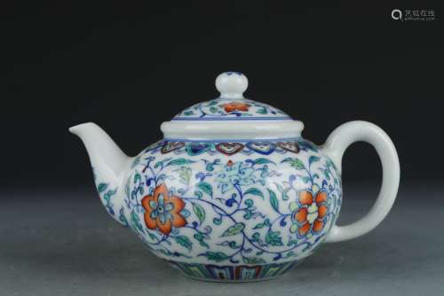 A DouCai 'lotus' teapot