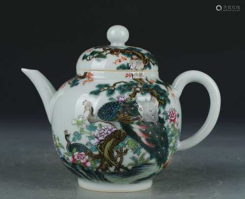 A famille-rose teapot