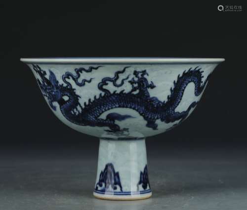 A blue and white 'dragon' cup