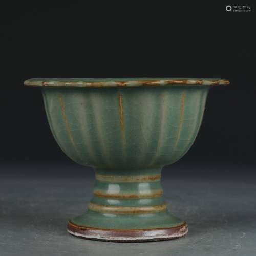 A Long quan celadon cup