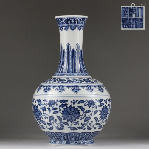 CHINESE BLUE AND WHITE PORCELAIN VASE,QING DYNASTY