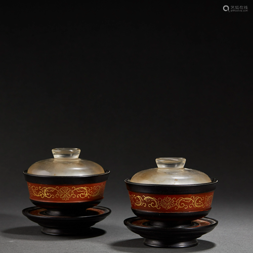 A PAIR OF ZITAN WOOD TEACUPS AND GLASS COVER