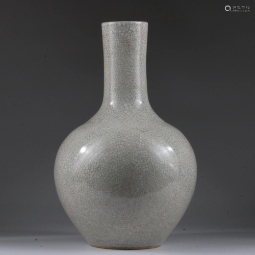 CHINESE GE TYPE CRACKLE GLAZED PORCELAIN VASE,QING