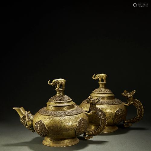 TIBETAN A PAIR OF BRONZE EWERS,QING DYNASTY