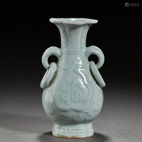 CHINESE LONGQUAN TYPE PORCELAIN VASE,SONG DYNASTY