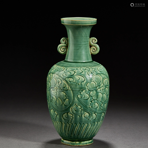 CHINESE YAOZHOU TYPE GREEN GLAZED PORCELAIN VASE,S…